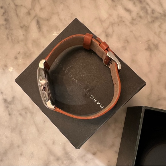 Marc Jacobs Leather Watch - Picture 5 of 8